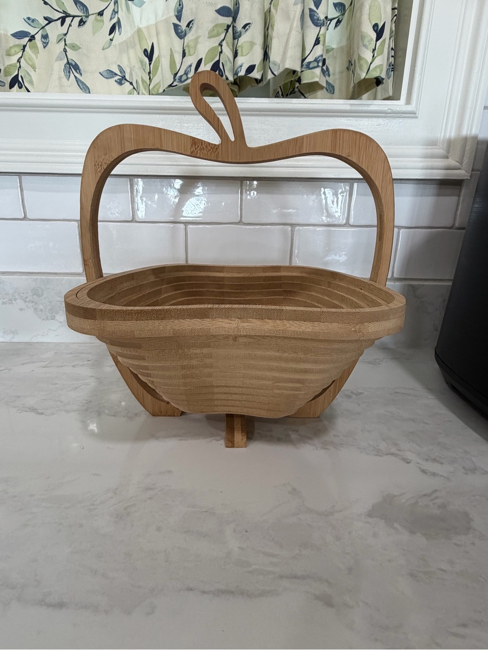 Bonnie & Pop New York Apple Shaped Collapsible Bamboo Fruit Basket Bowl